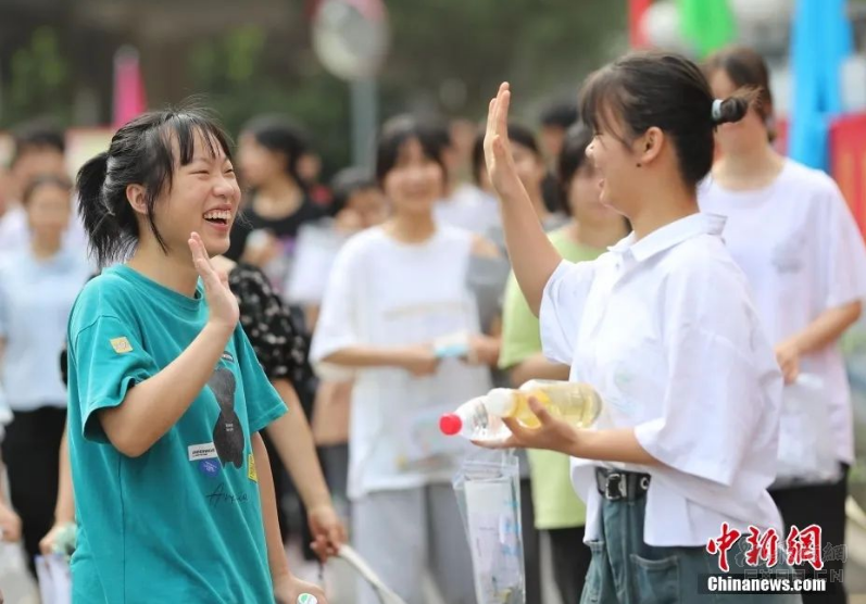 2024“小上马”鸣枪起跑3000名小跑者踏上赛道挑战自我